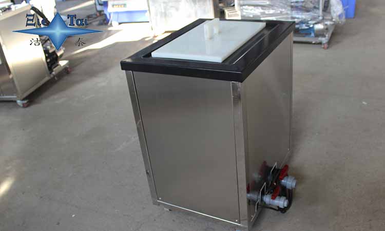 超聲波清洗機(jī)中的清洗液氣泡對其清洗效果的影響