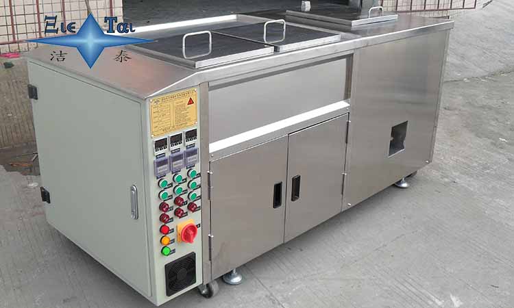 如何快速清洗汽車發(fā)動機上面的油污和積碳？1