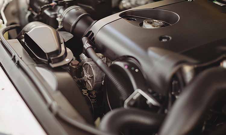 如何快速清洗汽車發(fā)動機上面的油污和積碳？